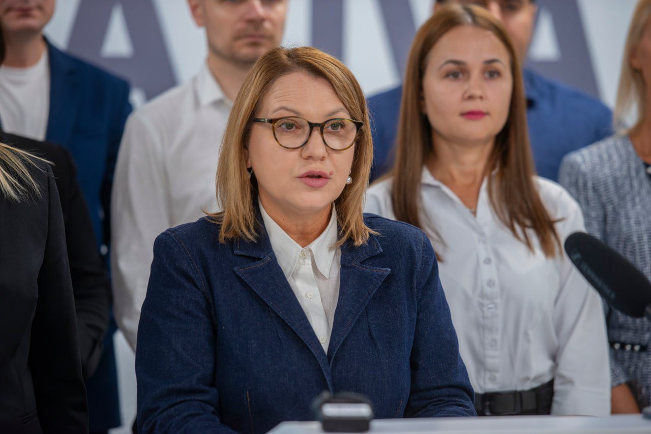 angela
