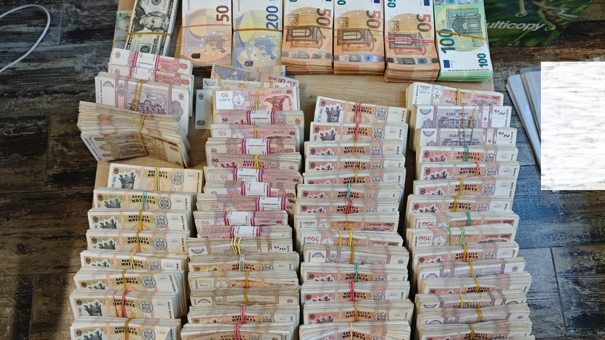 perchezitii (1)