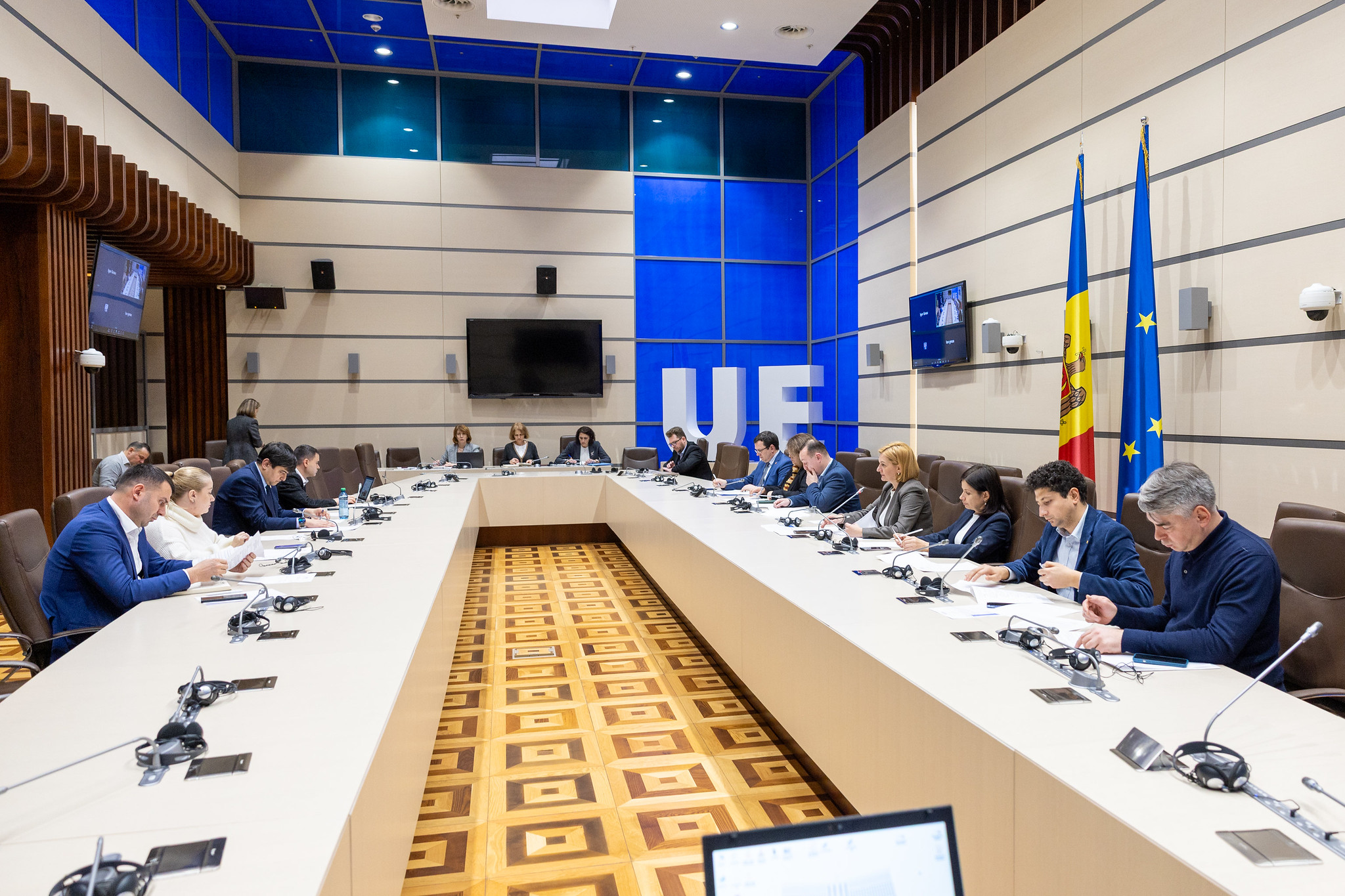 1765015986_693401b216eeb-1