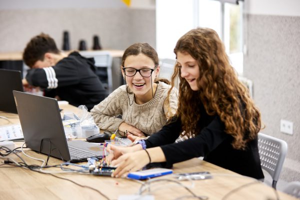 600983552_1287009640137893_5397681340365476652_n