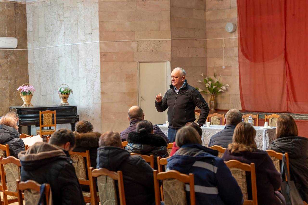 photo_5291771807918657359_y