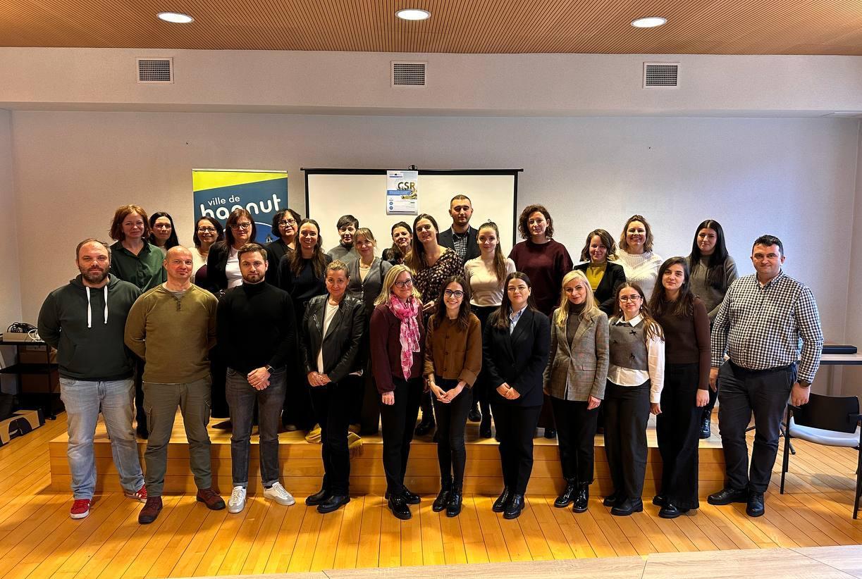 photo_5299010794907439305_y