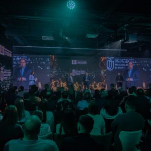 photo_5341309514034123107_y