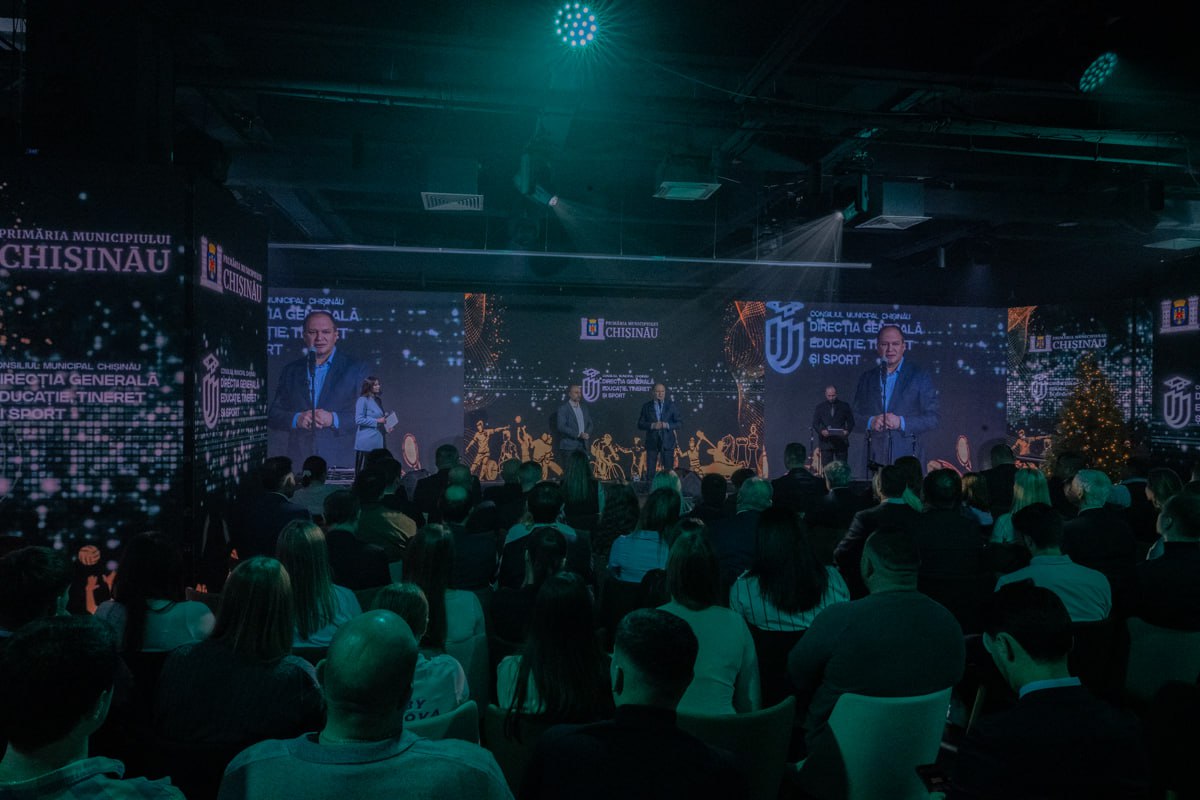 photo_5341309514034123107_y