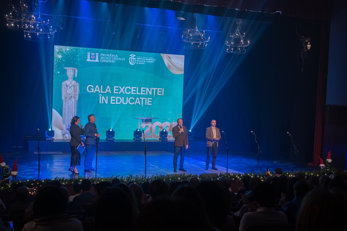 photo_5345813113661492575_y