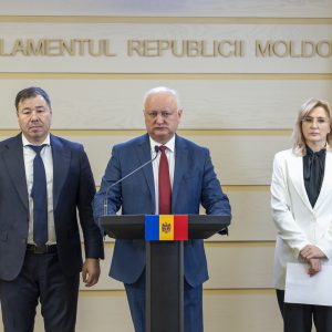 001-briefing-parlament