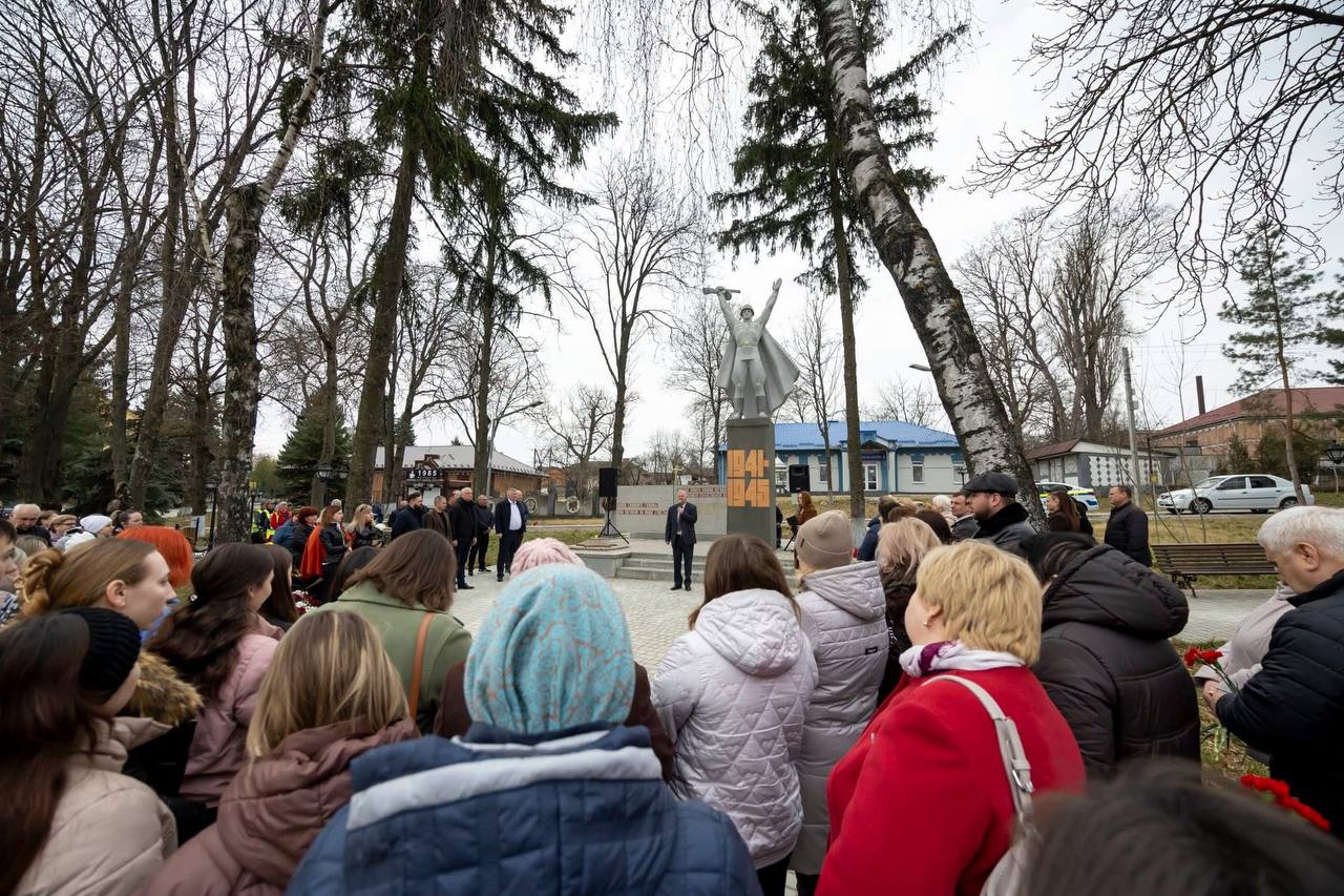 photo_5336850457512580113_y