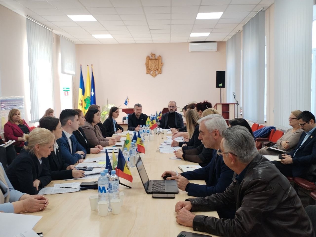 photo_5339351069076690759_y