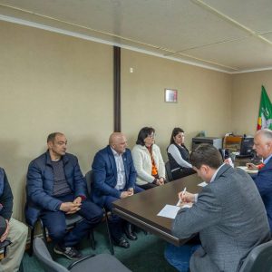 photo_5379958099369726834_y